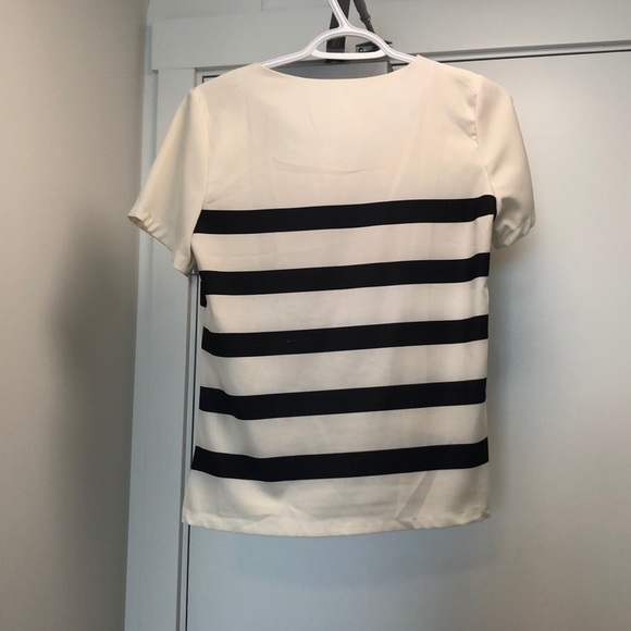 Silk shirt with bus on it from London - Picture 4 of 5